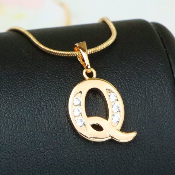 "Rose Gold Letter Q Pendant with Crystals – 18K Gold Plated Charm, XPPT1366 - Picture 1 of 13